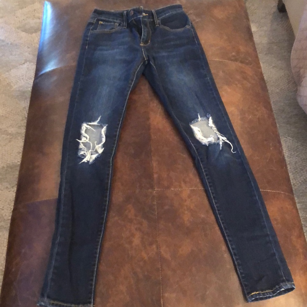Size 25 Levi ripped jeans